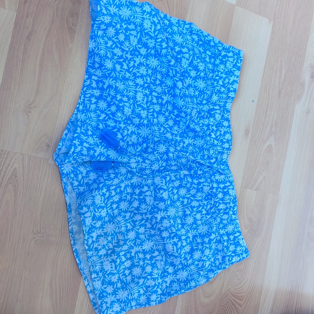 vineyard vines shorts | size M